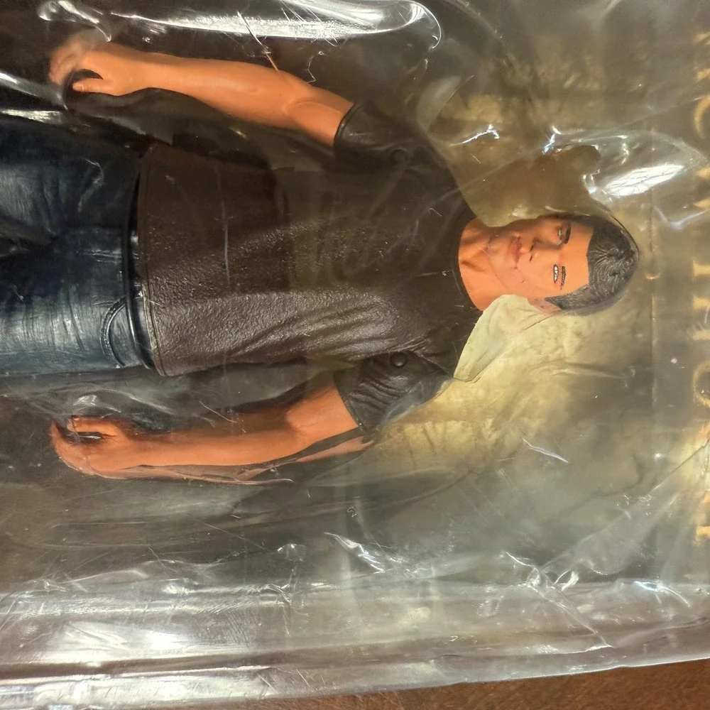 Twilight New Moon Jacob Black Shirt Figure‎ damaged box see pics